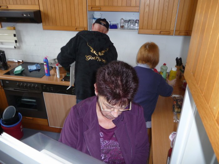 Schränke und Kühlschrank Schränke und Kühlschrank